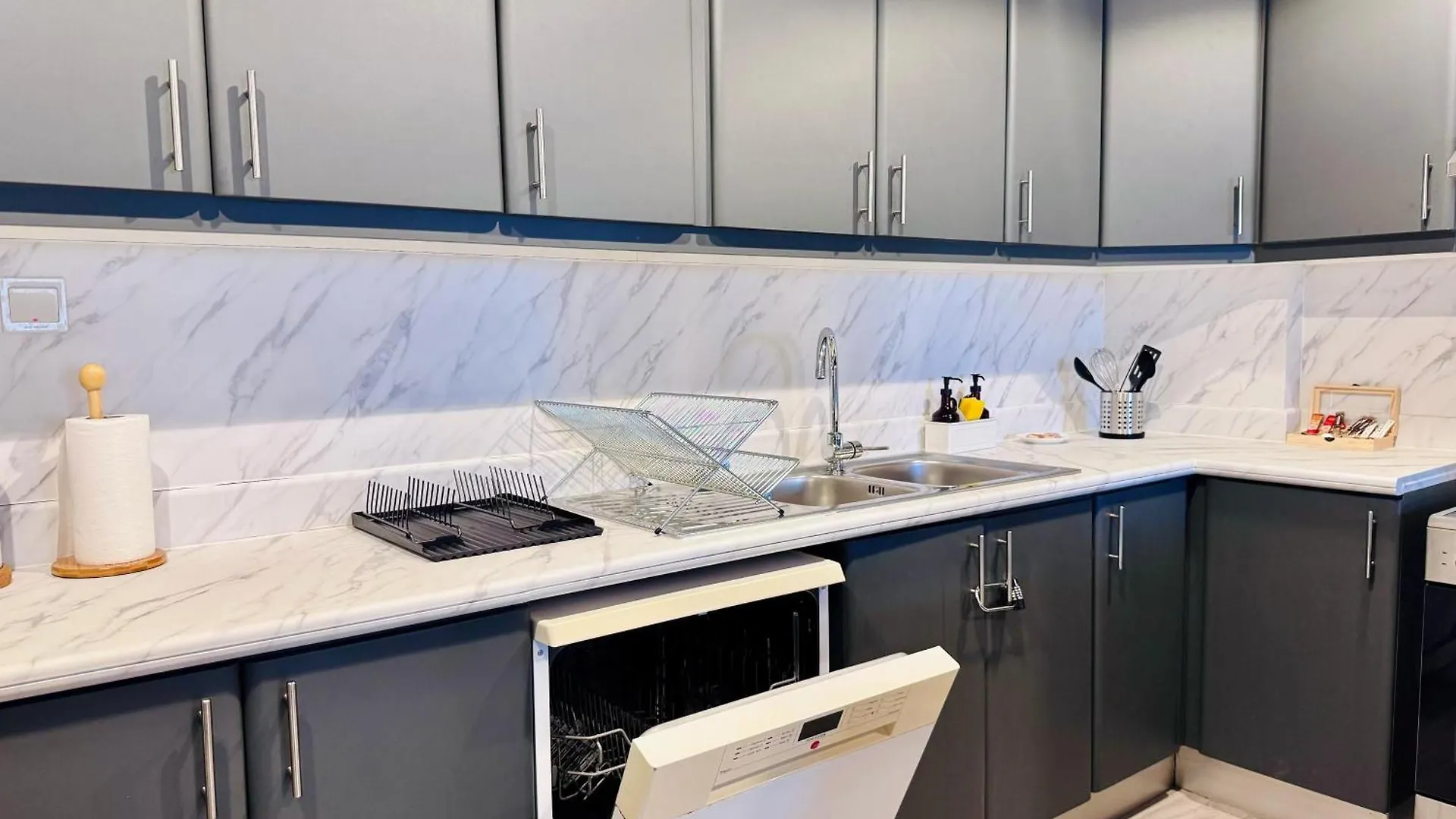 Large Modern 2Br Apt On Jbr Beach With Marina View By Sunkissed Holiday Homes Dubai Apartment